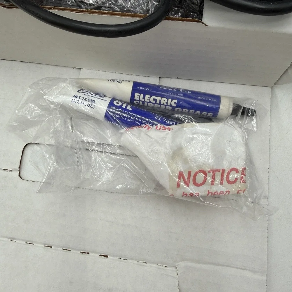 Oster Classic 76 Universal Motor Clipper with Detachable Blades - Brown - Picture 8 of 9